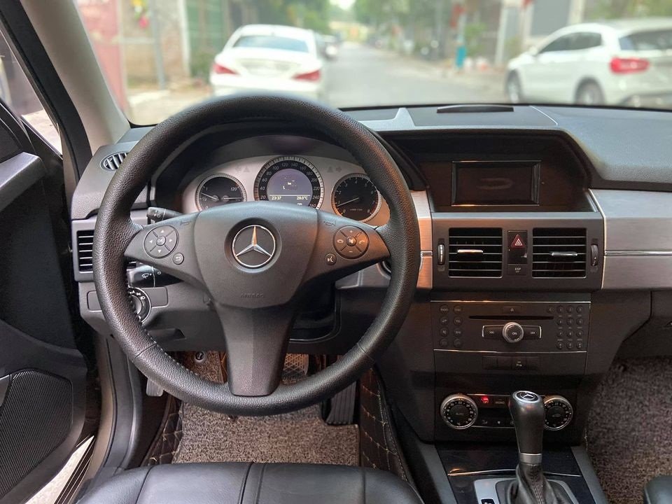 Mercedes-Benz GLK Class 2010 - Xe đẹp nhà cần bán GLK280 2010 AT, màu vàng