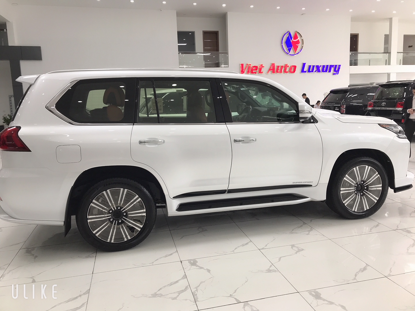 Lexus LX 570 2021 - Viet Auto Luxury Giao ngay Lexus LX570 MBS 4 ghế Vip massage 2021 màu trắng nội thất nâu da bò