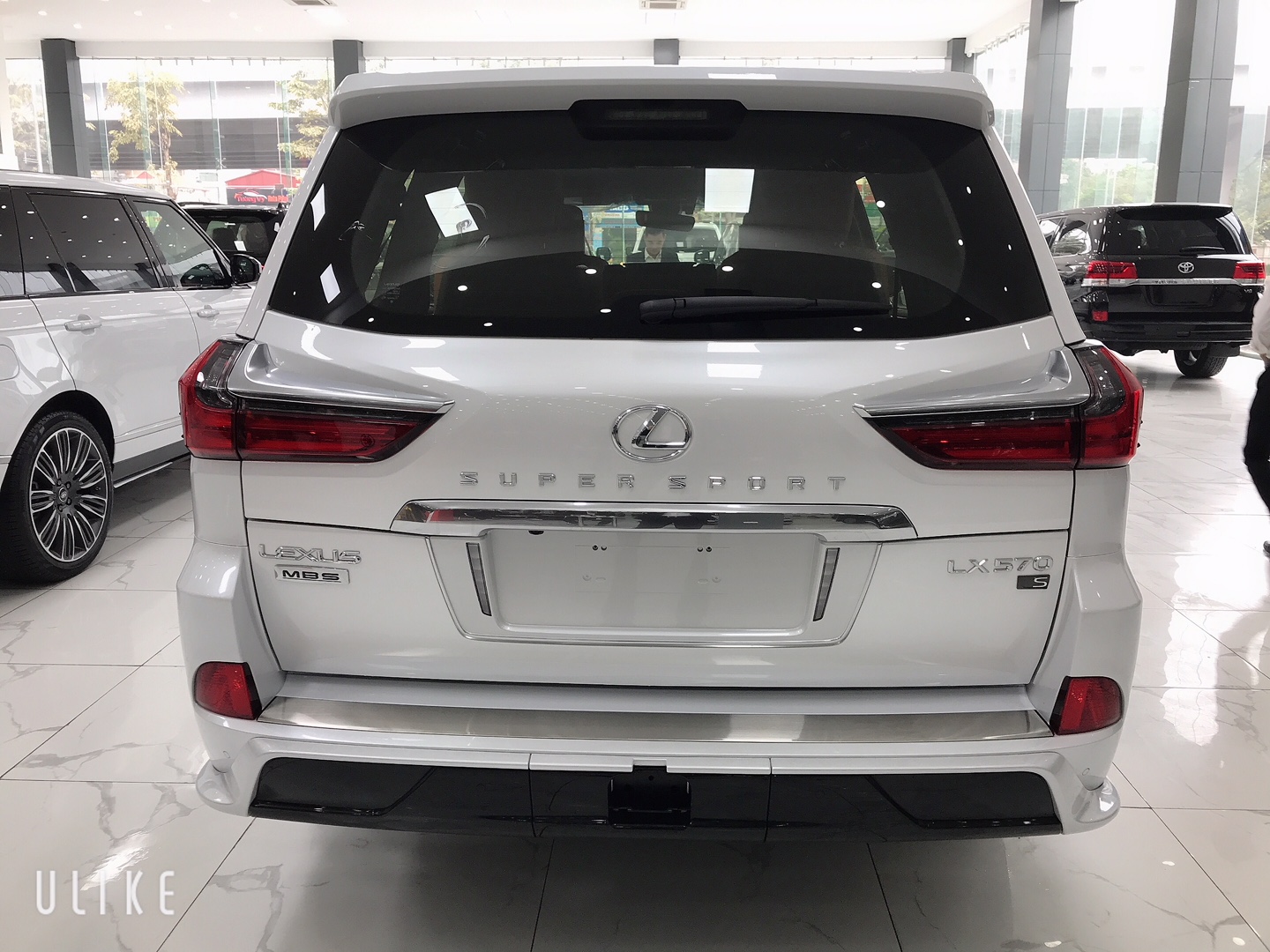 Lexus LX 570 2021 - Viet Auto Luxury Giao ngay Lexus LX570 MBS 4 ghế Vip massage 2021 màu trắng nội thất nâu da bò