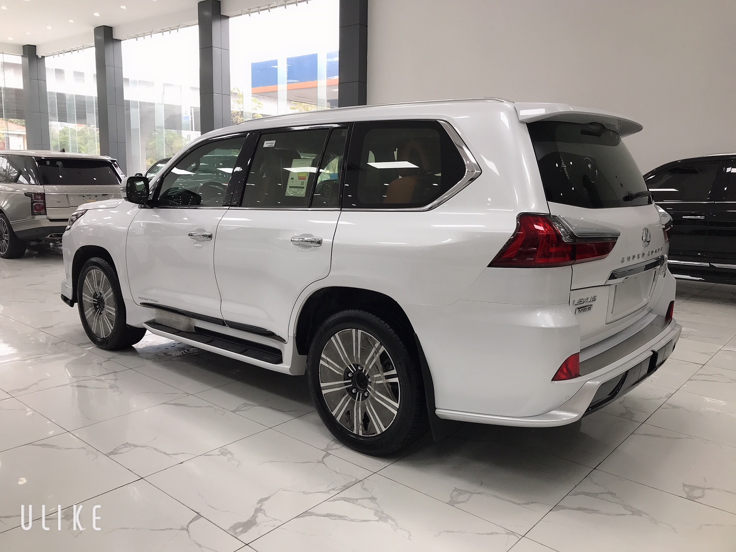 Lexus LX 570 2021 - Viet Auto Luxury Giao ngay Lexus LX570 MBS 4 ghế Vip massage 2021 màu trắng nội thất nâu da bò