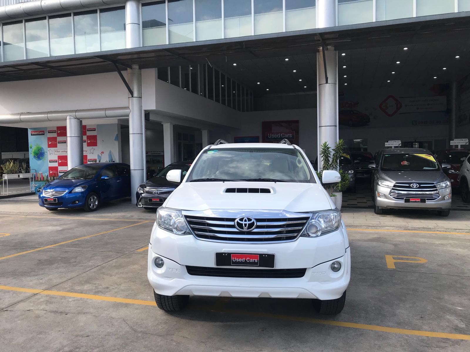 Toyota Fortuner 2015 - Cần bán gấp Toyota Fortuner 2.5G đời 2015, màu trắng, biển SG odo 179.000km giá cực tốt