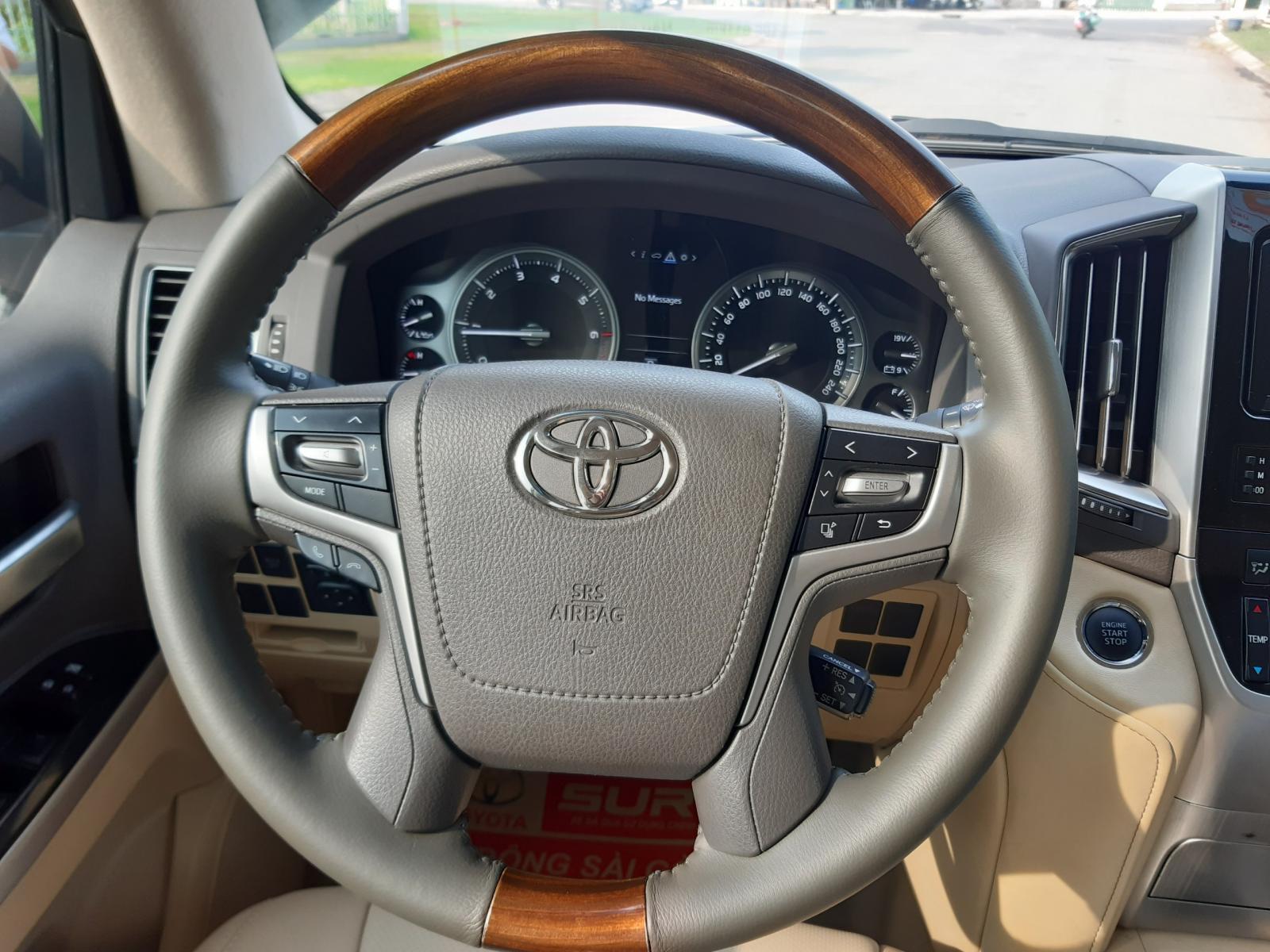 Toyota Land Cruiser VX 2015 - Xe Toyota Land Cruiser VX đời 2015, màu vàng, nhập khẩu chính hãng siêu chất chuẩn chỉ 106.000km