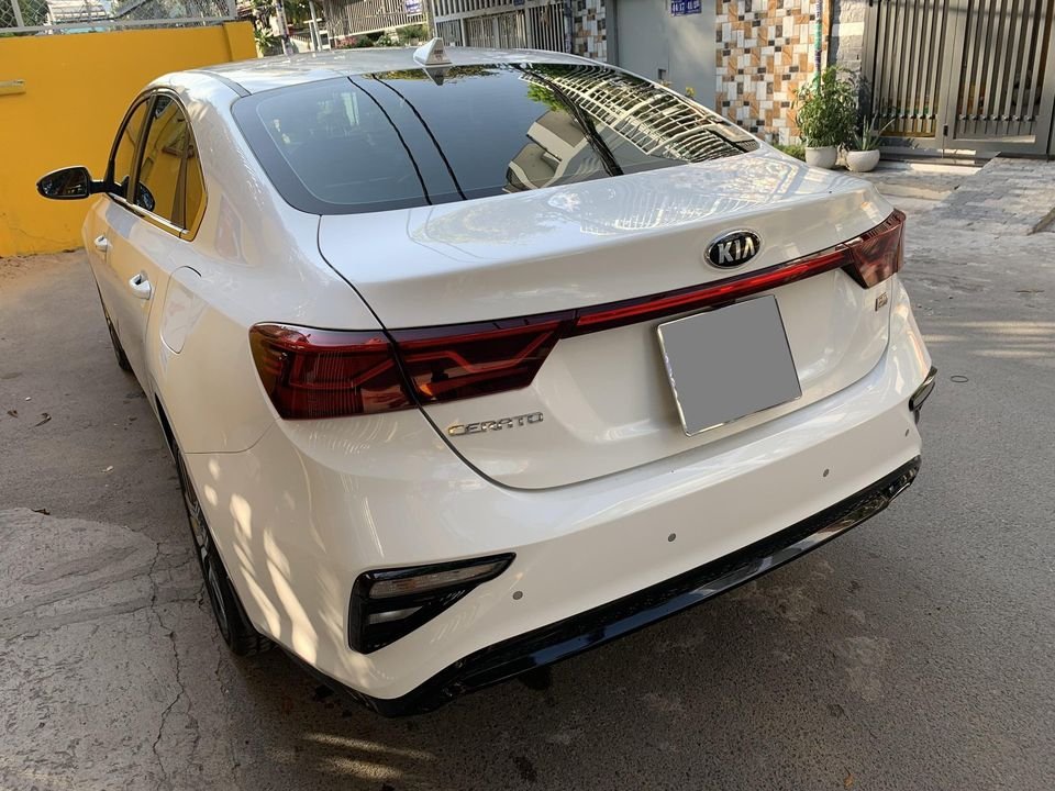 Kia Cerato 2019 - Mình cần bán Kia Cerato 2.0 đời 2019, tự động full, màu trắng