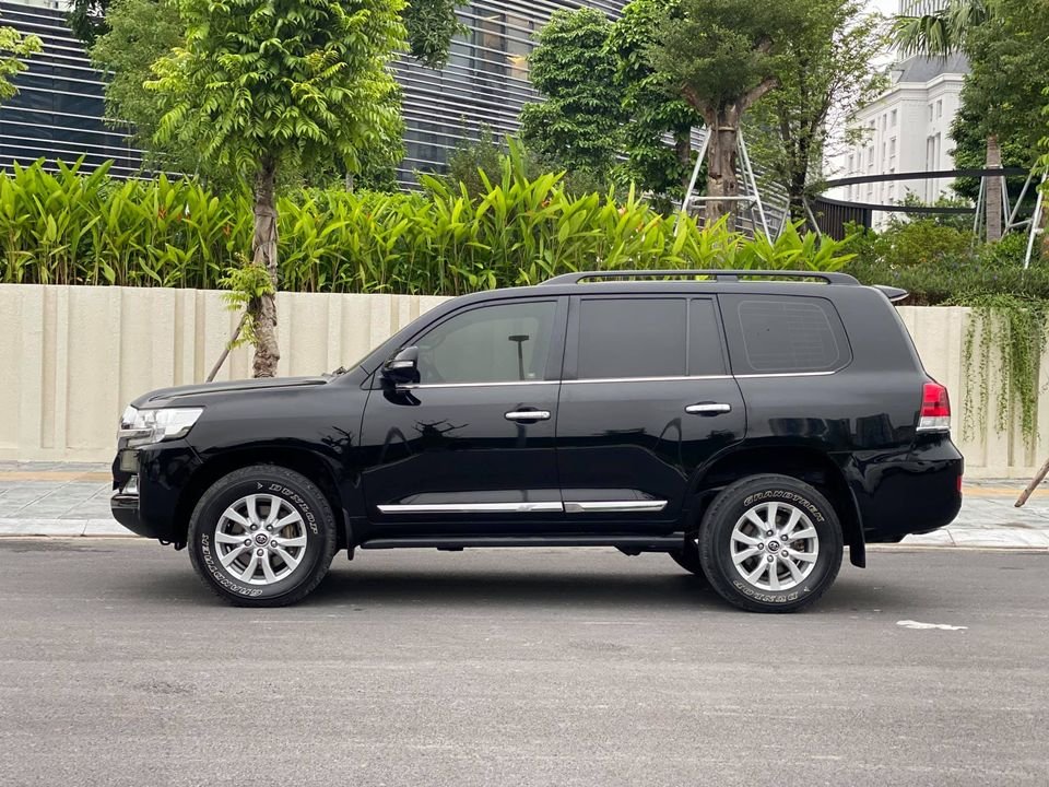 Toyota Land Cruiser 2015 - Xe siêu lướt cần bán Land Cruiser VX 2015 AT, bản full, màu đen