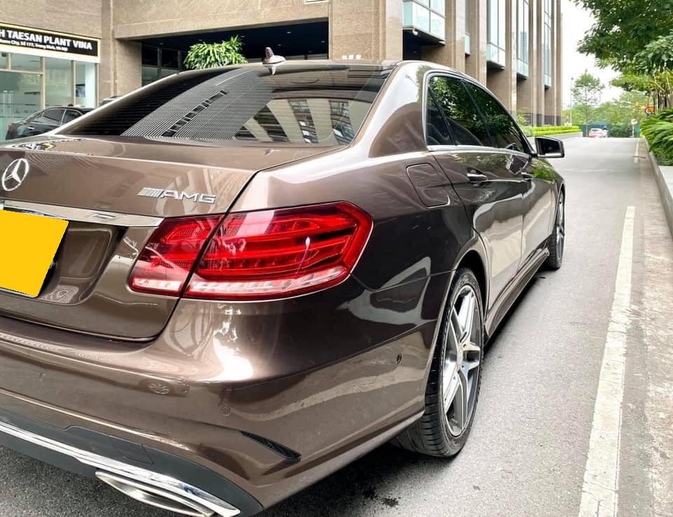 Mercedes-Benz E250 2015 - Bán lại xe cực lướt, cực thể thao E250 2015 AMG AT, màu xám hộc nhãn