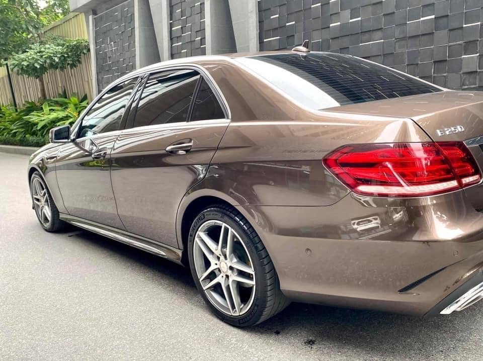 Mercedes-Benz E250 2015 - Bán lại xe cực lướt, cực thể thao E250 2015 AMG AT, màu xám hộc nhãn