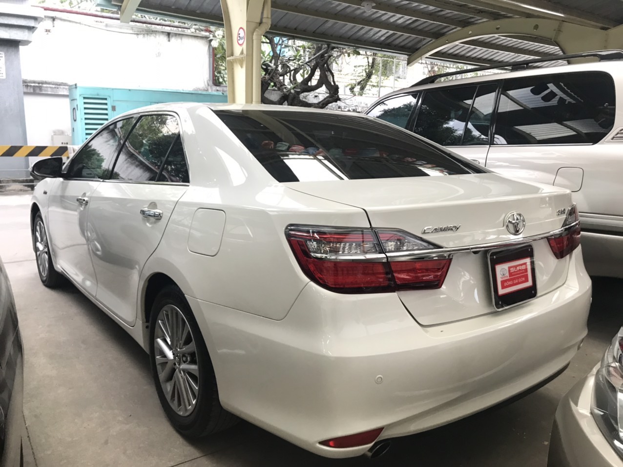 Toyota Camry 2018 - Cần bán lại xe Toyota Camry 2.5Q 2018, màu trắng biển SG chuẩn chỉ 42.760km siêu chất