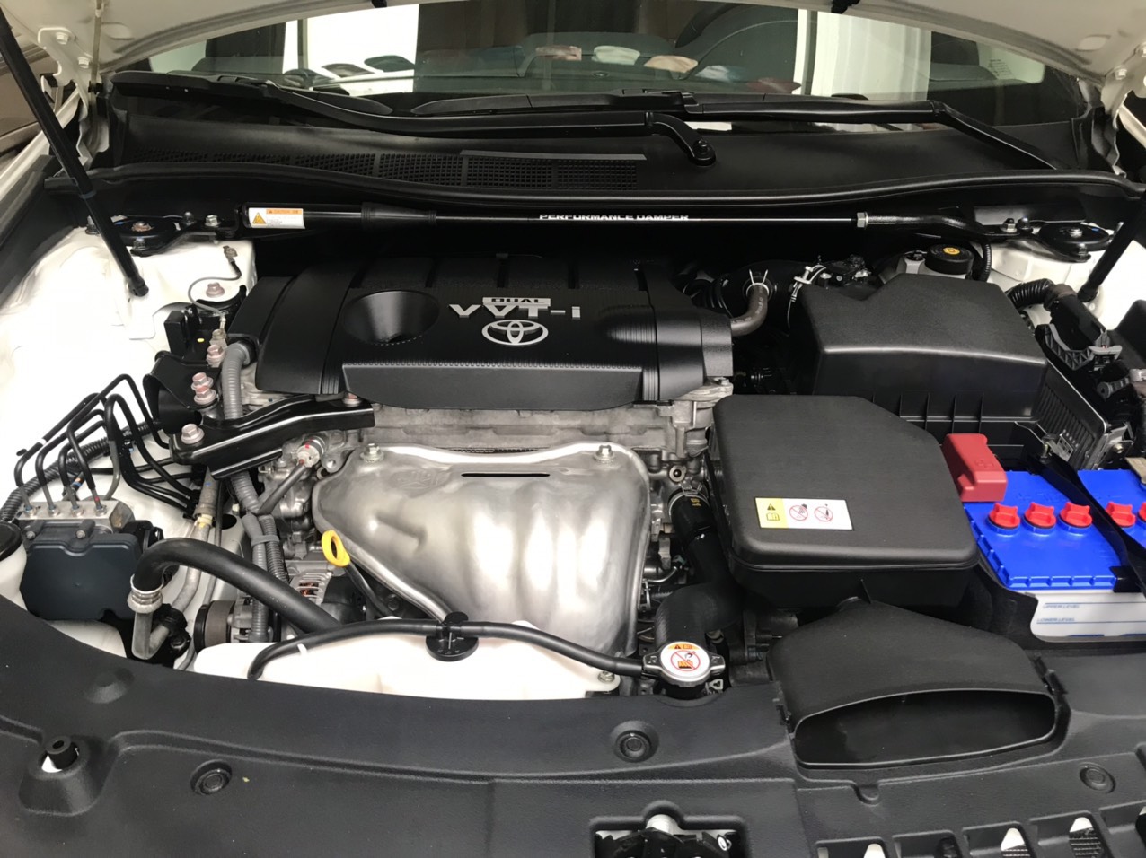 Toyota Camry 2018 - Cần bán lại xe Toyota Camry 2.5Q 2018, màu trắng biển SG chuẩn chỉ 42.760km siêu chất