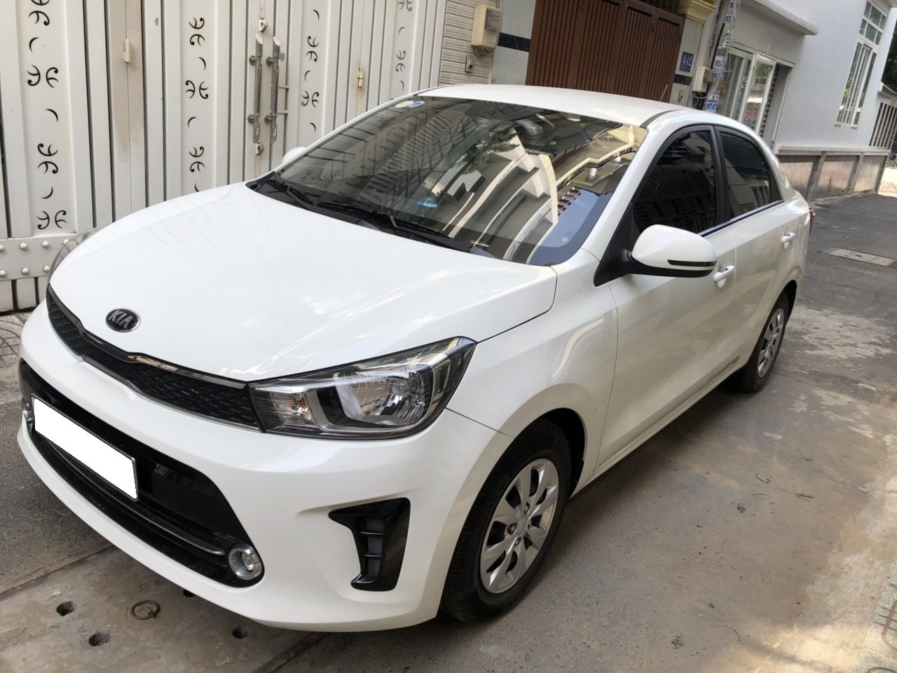 Kia Kia khác 2020 - Tôi cần bán Kia Soluto 2020, số sàn, màu trắng