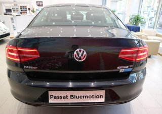 Volkswagen Passat 2018 - t4Volkswagen Passat Bluemotion High nhập khẩu nguyên chiếc, tặng 100% lệ phí trước bạ