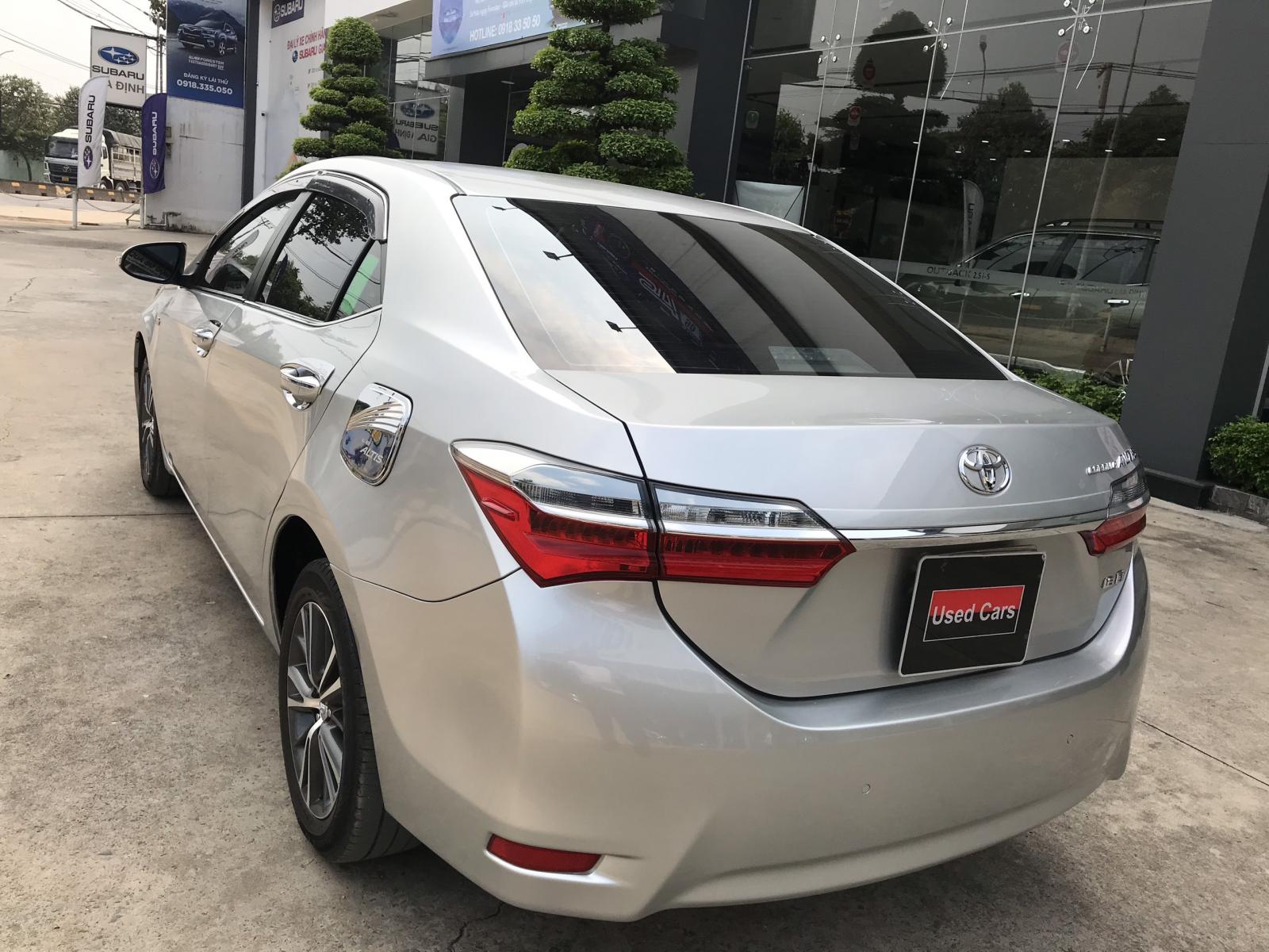 Toyota Corolla altis 1.8G 2018 - Bán xe Toyota Corolla Altis 1.8G đời 2018, màu bạc chuẩn chỉ 69.000km - giá cực tốt