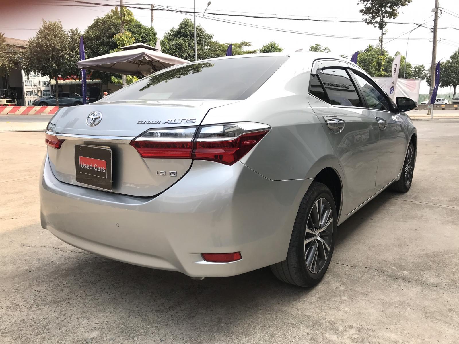 Toyota Corolla altis 1.8G 2018 - Bán xe Toyota Corolla Altis 1.8G đời 2018, màu bạc chuẩn chỉ 69.000km - giá cực tốt
