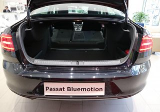 Volkswagen Passat 2018 - T4 Volkswagen Passat Bluemotion High nhập khẩu nguyên chiếc, tặng 100% lệ phí trước bạ