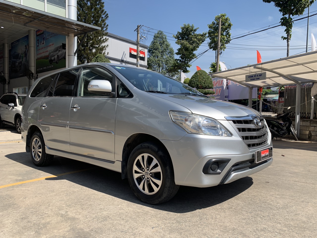 Toyota Innova 2.0E 2016 - Cần bán lại xe Toyota Innova 2.0E đời 2016, màu bạc, đi 113.000km giá tốt