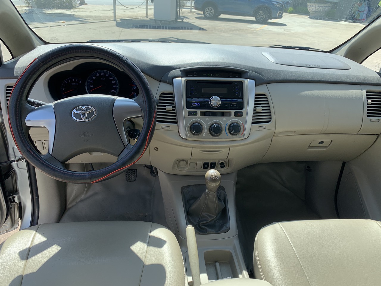 Toyota Innova 2.0E 2016 - Cần bán lại xe Toyota Innova 2.0E đời 2016, màu bạc, đi 113.000km giá tốt