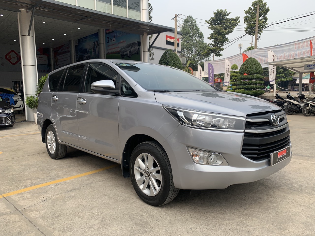 Toyota Innova 2.0E 2018 - Cần bán xe Toyota Innova 2.0E sản xuất 2018, màu đồng ánh kim, chuẩn chỉ 52.000km.