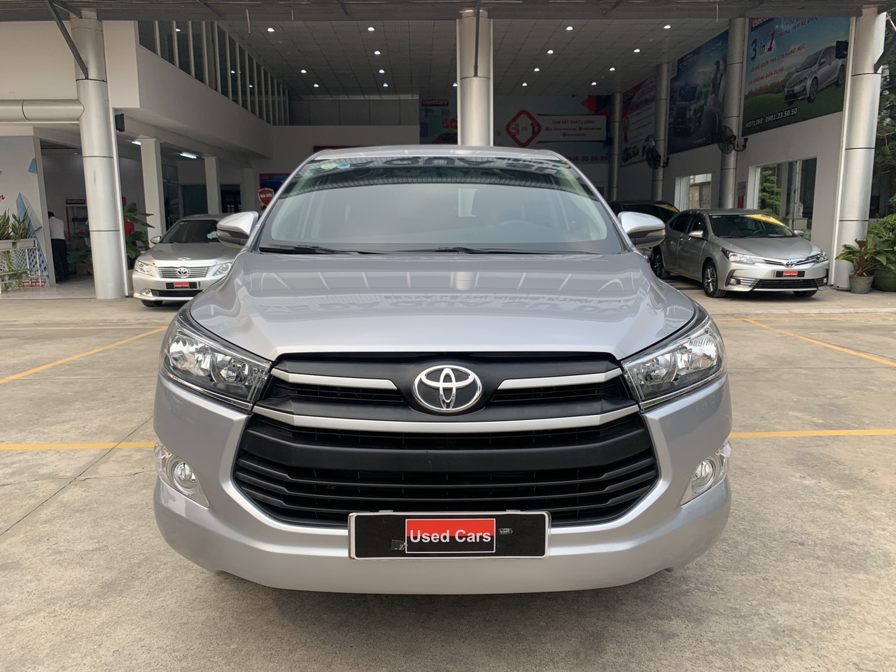 Toyota Innova 2.0E 2018 - Cần bán xe Toyota Innova 2.0E sản xuất 2018, màu đồng ánh kim, chuẩn chỉ 52.000km.