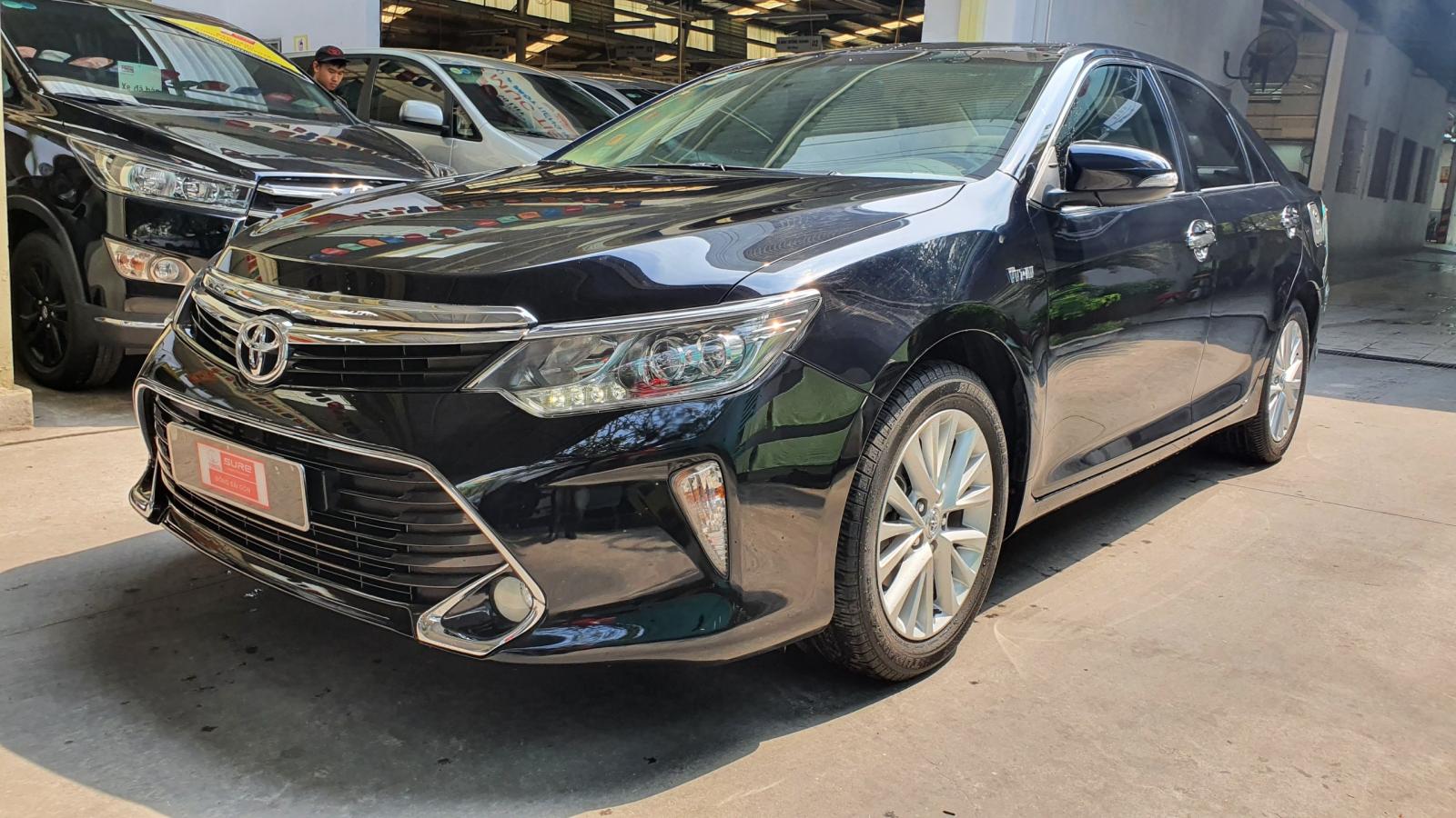 Toyota Camry 2.0E 2019 - Cần bán gấp Toyota Camry 2.0E đời 2019, màu đen, chuẩn chỉ 48.000km