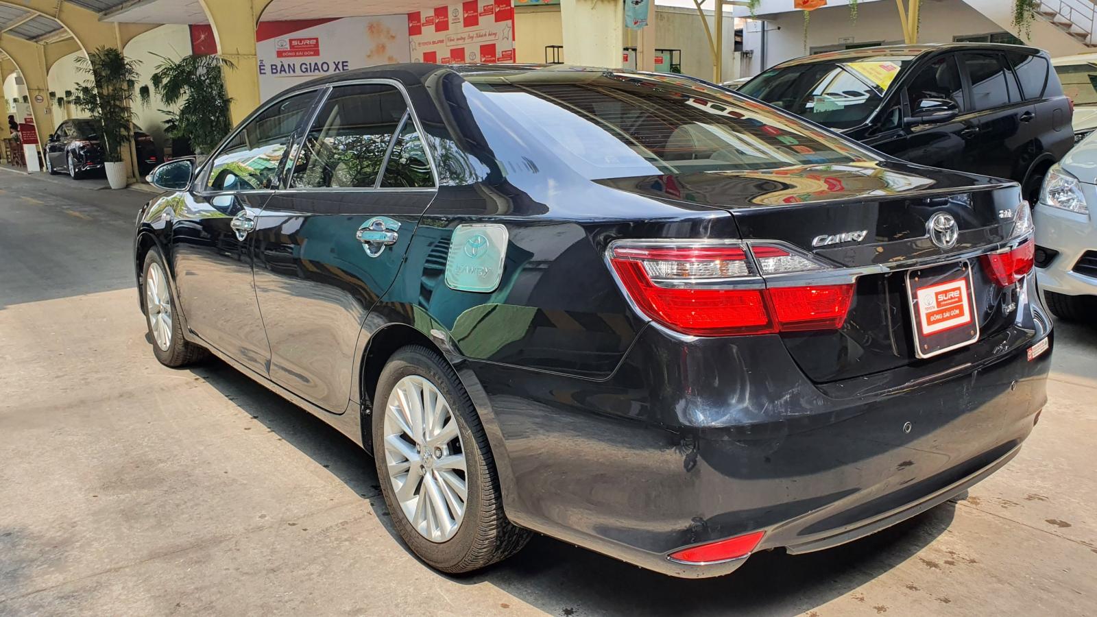 Toyota Camry 2.0E 2019 - Cần bán gấp Toyota Camry 2.0E đời 2019, màu đen, chuẩn chỉ 48.000km