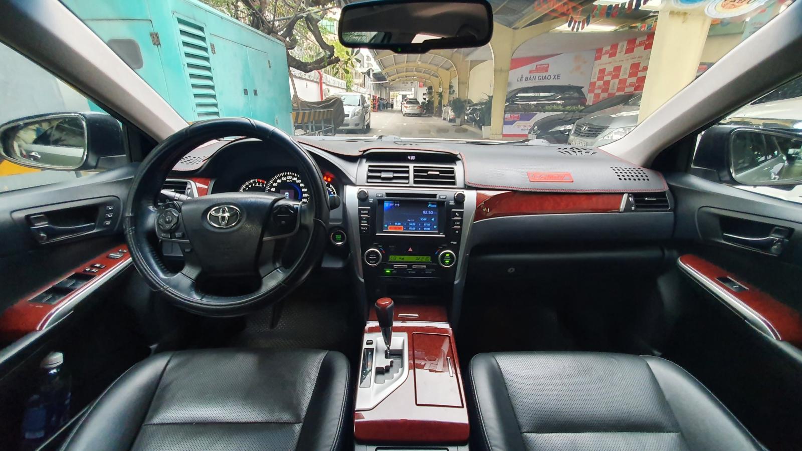 Toyota Camry 2.5Q 2014 - Xe Toyota Camry 2.5Q sản xuất 2014, màu bạc, giá giảm sâu