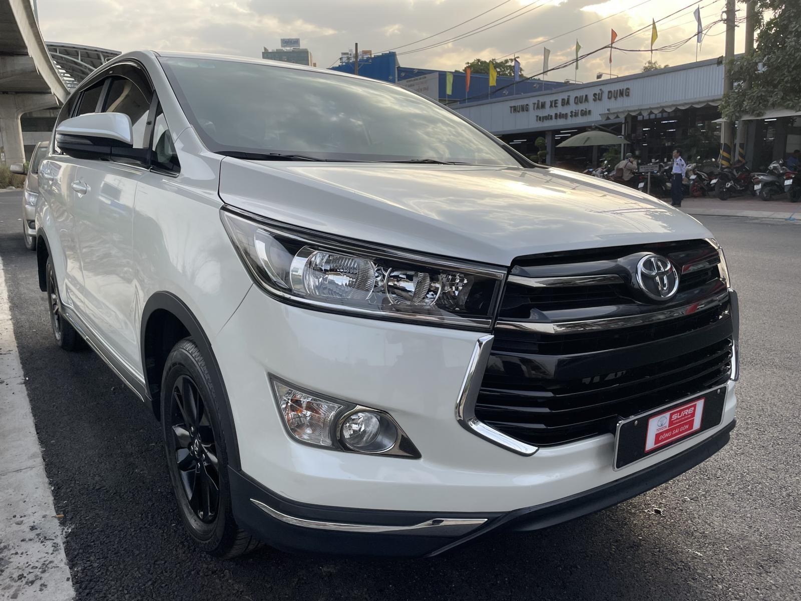 Toyota Innova Venturer 2019 - Bán ô tô Toyota Innova Venturer đời 2019, màu trắng 