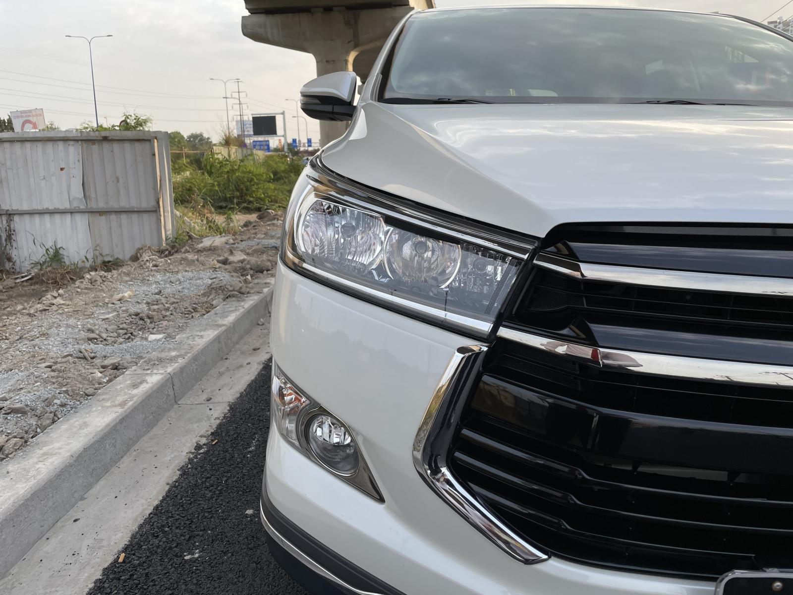 Toyota Innova Venturer 2019 - Bán ô tô Toyota Innova Venturer đời 2019, màu trắng 