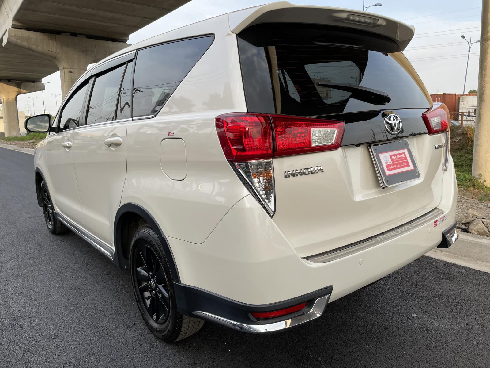 Toyota Innova Venturer 2019 - Bán ô tô Toyota Innova Venturer đời 2019, màu trắng 