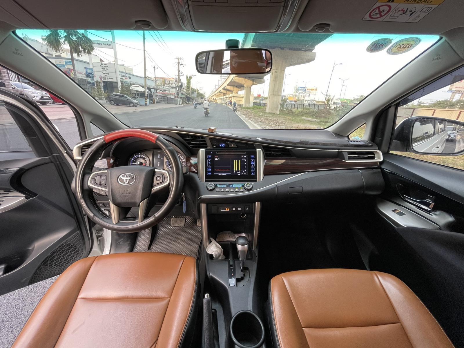 Toyota Innova Venturer 2019 - Bán ô tô Toyota Innova Venturer đời 2019, màu trắng 