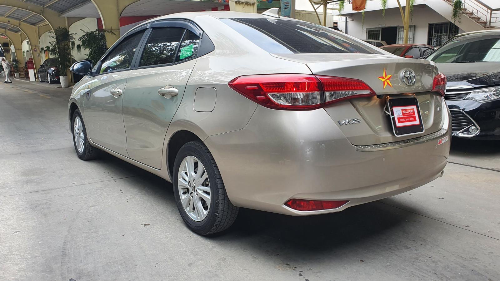 Toyota Vios 1.5E CVT 2019 - Bán xe Toyota Vios 1.5E CVT đời 2019, màu nâu vàng, giá khuyến mãi