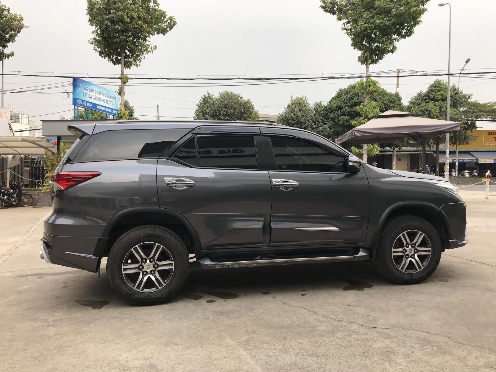 Toyota Fortuner 2.4G 2017 - Cần bán xe Toyota Fortuner 2.4G đời 2017, màu xám, giá 890tr