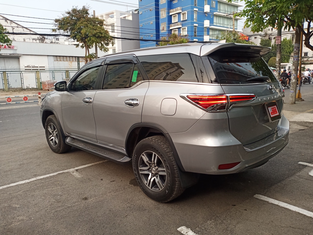 Toyota Fortuner 2.4G 2017 - Bán xe Toyota Fortuner 2.4G đời 2017, màu bạc, nhập khẩu, Biển SG chạy 74000km - giá tốt