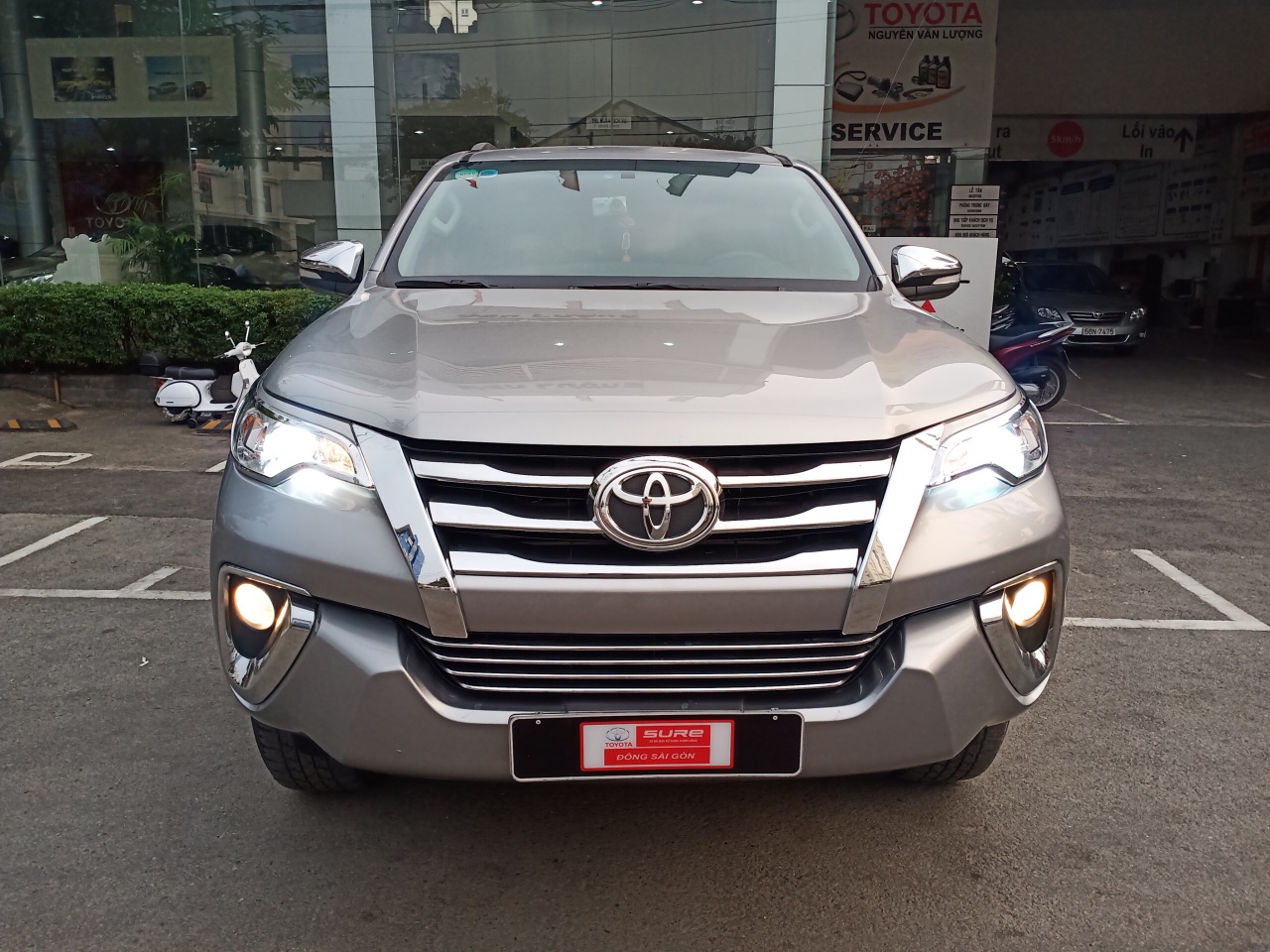 Toyota Fortuner 2.4G 2017 - Cần bán xe Toyota Fortuner 2.4G đời 2017, màu bạc, giá giảm mạnh