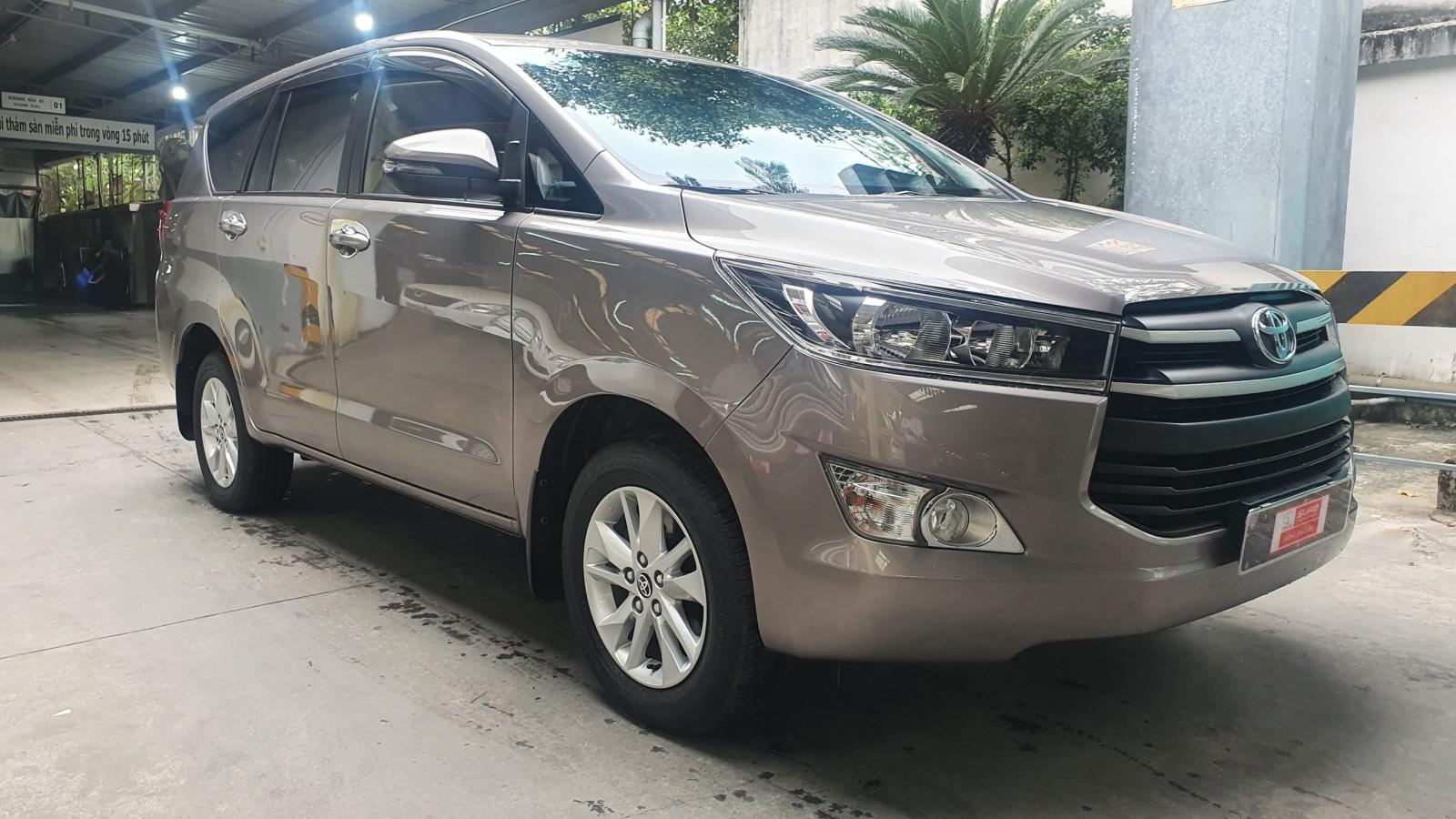 Toyota Innova 2.0E 2020 - Bán ô tô Toyota Innova 2.0E đời 2020, màu đồng ánh kim, biển SG lướt 12.000km, giá 760tr