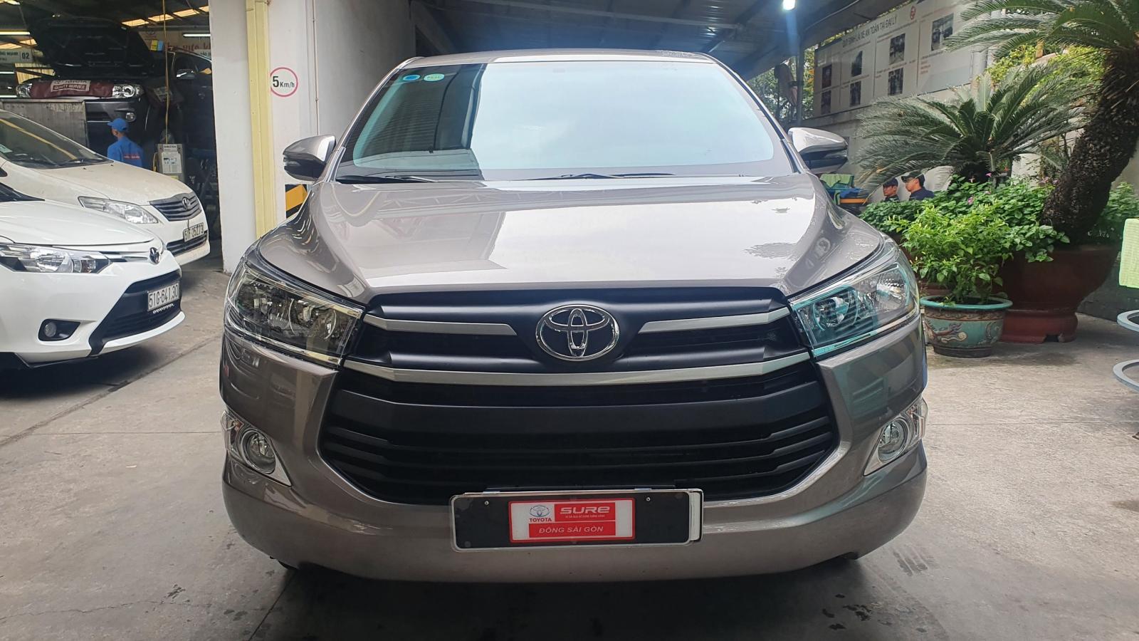 Toyota Innova 2.0E 2020 - Bán ô tô Toyota Innova 2.0E đời 2020, màu đồng ánh kim, biển SG lướt 12.000km, giá 760tr