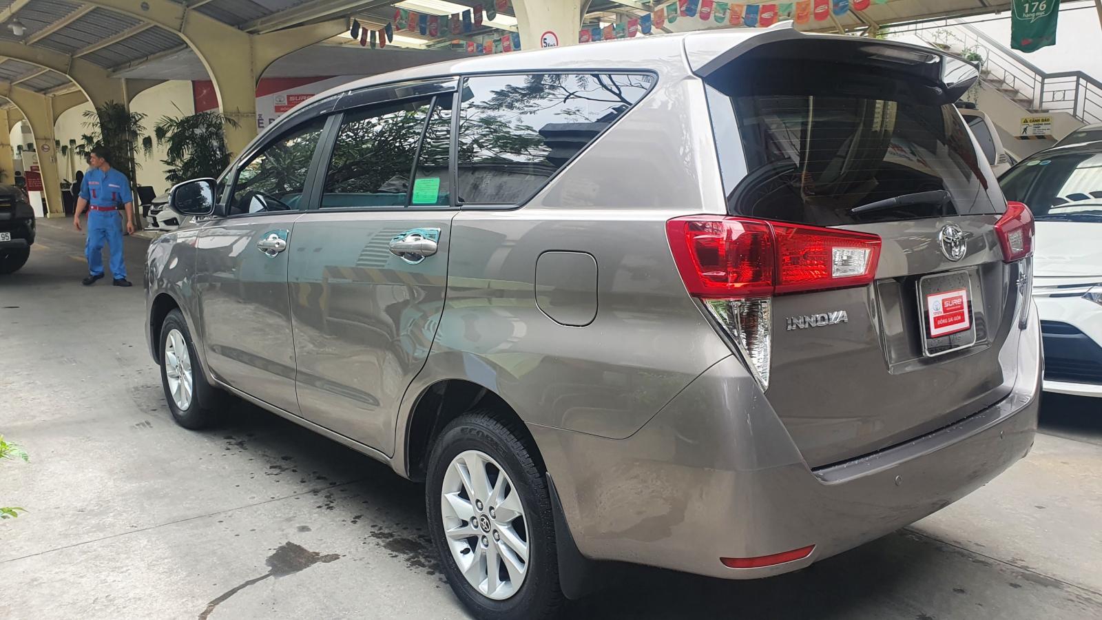 Toyota Innova 2.0E 2020 - Bán ô tô Toyota Innova 2.0E đời 2020, màu đồng ánh kim, biển SG lướt 12.000km, giá 760tr