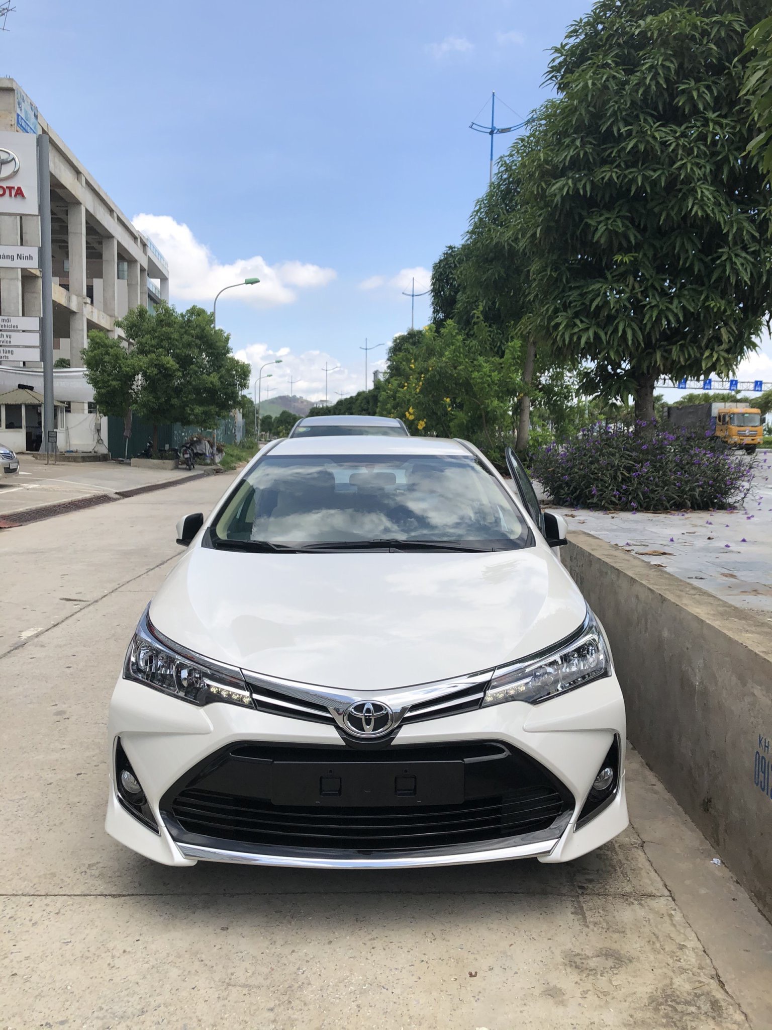 Toyota Corolla altis E CVT 2021 - Cần bán xe Toyota Corolla Altis E CVT đời 2021, màu trắng giá cạnh tranh