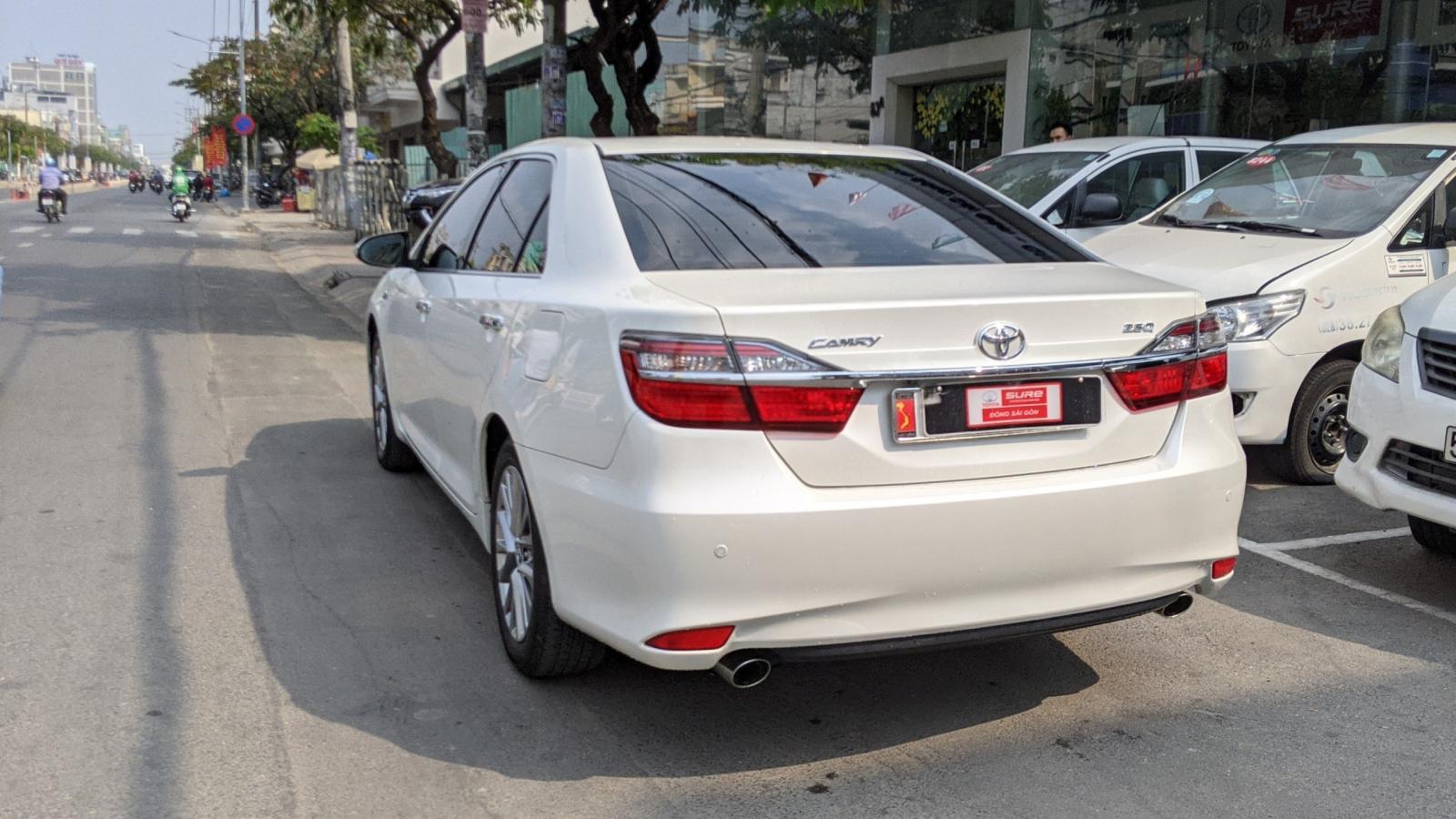 Toyota Camry 2.5Q 2019 - Bán Toyota Camry 2.5Q sản xuất 2019, màu trắng biển SG