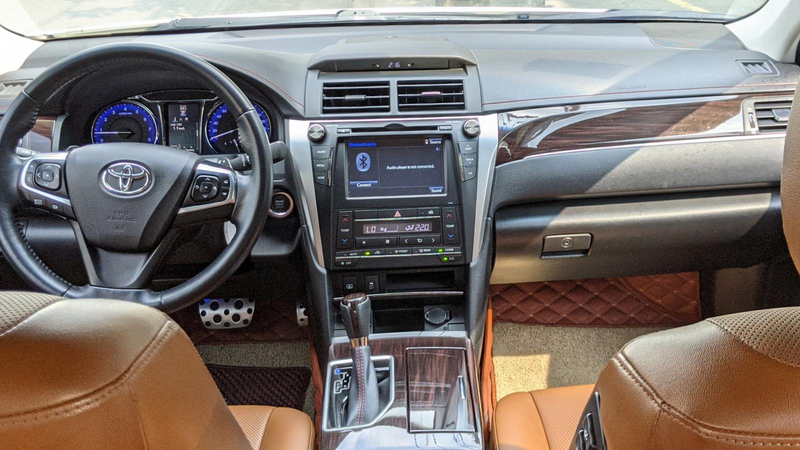 Toyota Camry 2.5Q 2019 - Bán Toyota Camry 2.5Q sản xuất 2019, màu trắng biển SG