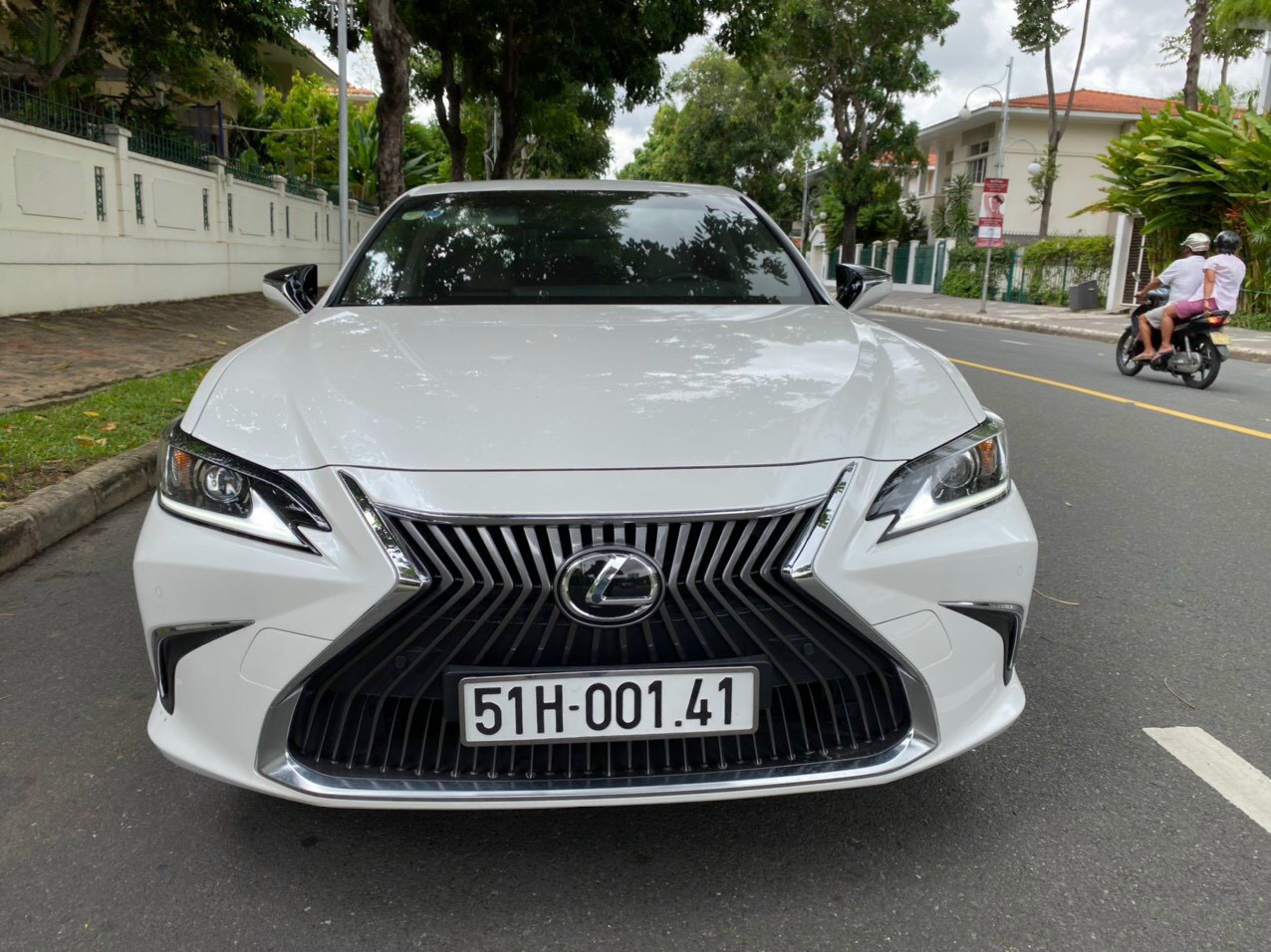 Lexus ES 2018 - Bán Lexus ES250, sx 2018, màu trắng, như mới 