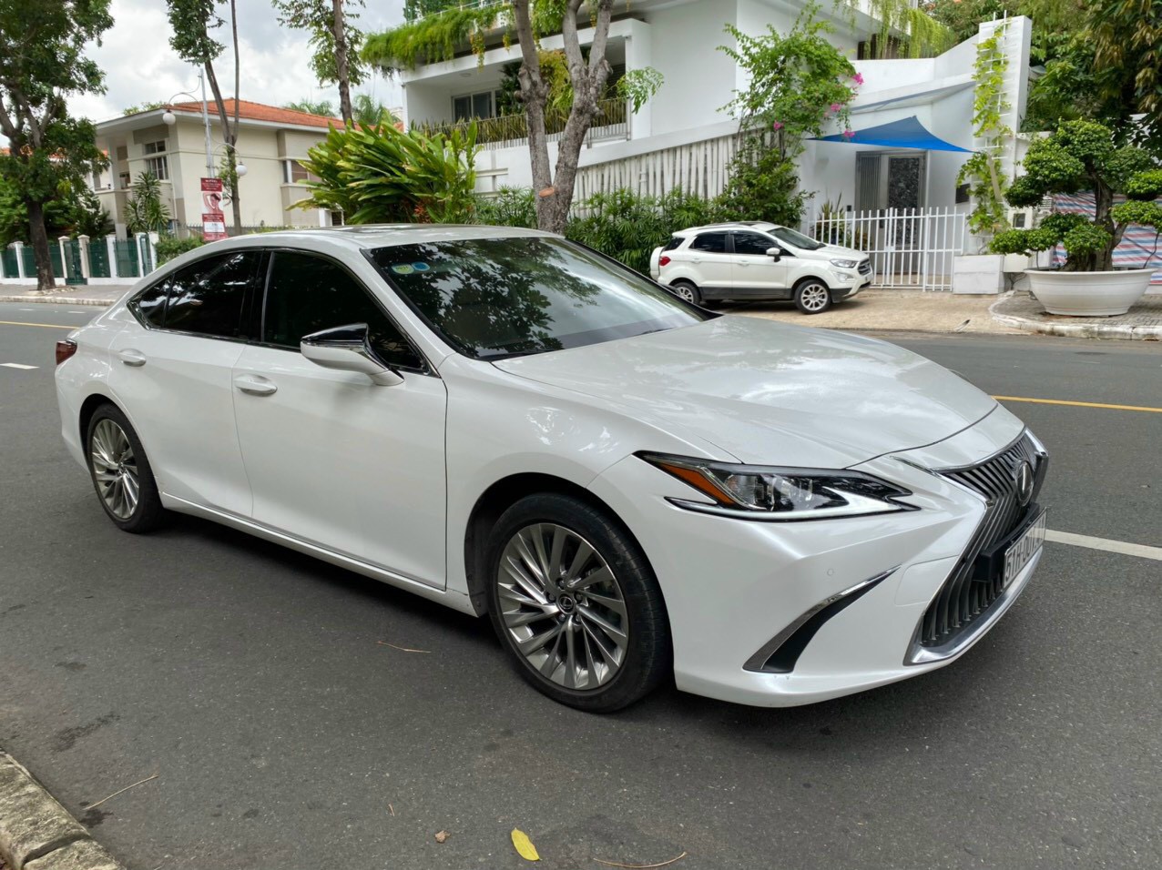 Lexus ES 2018 - Bán Lexus ES250, sx 2018, màu trắng, như mới 