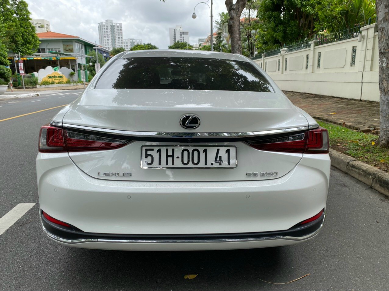 Lexus ES 2018 - Bán Lexus ES250, sx 2018, màu trắng, như mới 