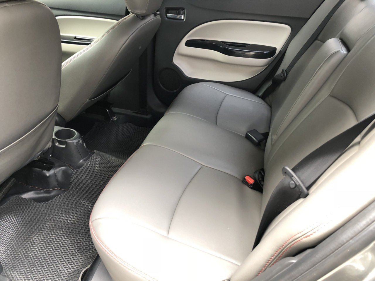 Mitsubishi Attrage 2018 - Bán Mitsubishi Attrage đời 2018, số sàn, xe nhập khẩu Thái Lan, màu xám