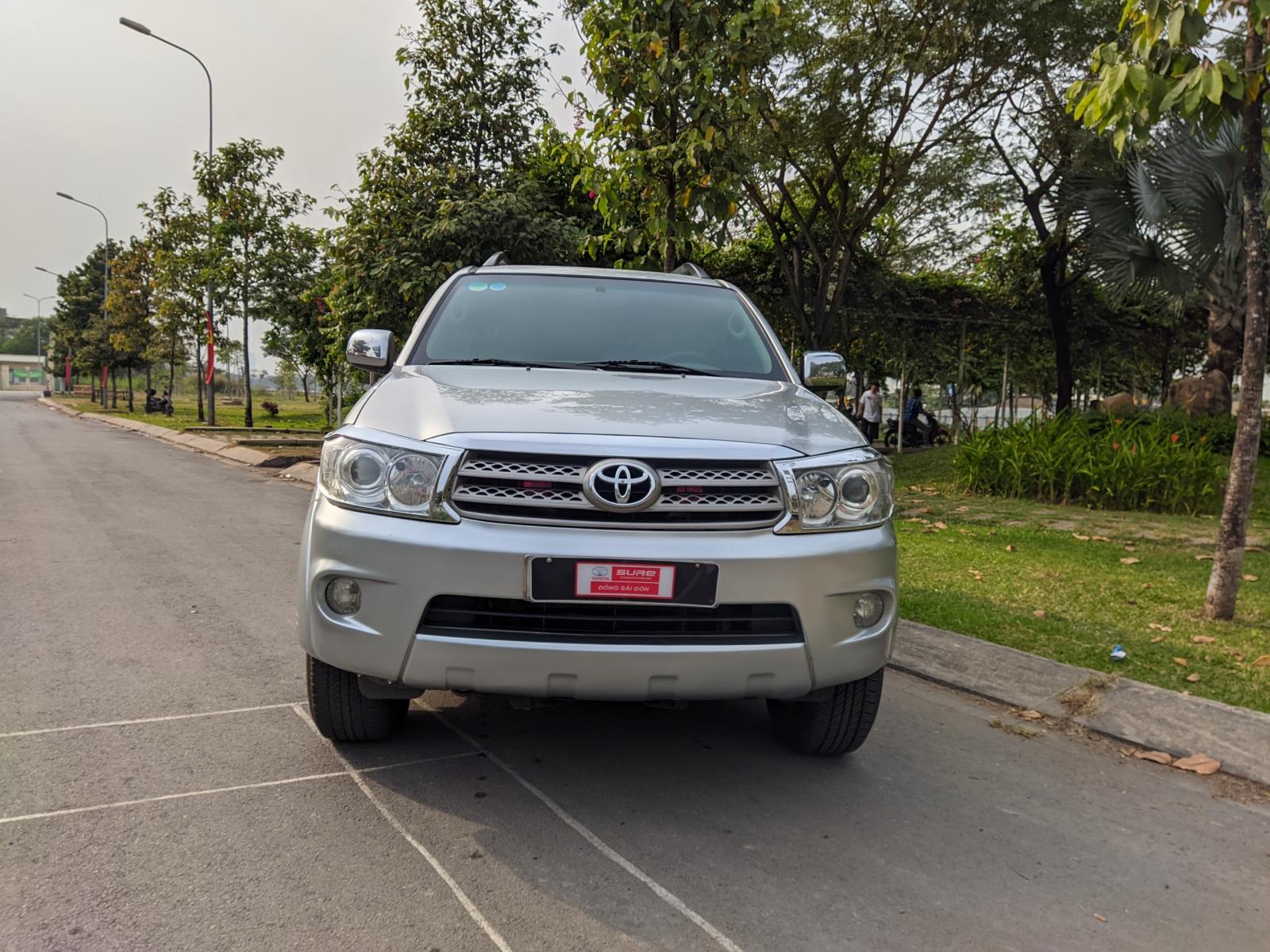 Toyota Fortuner 2.5G 2011 - Cần bán lại xe Toyota Fortuner 2.5G đời 2011, màu bạc, biển SG 