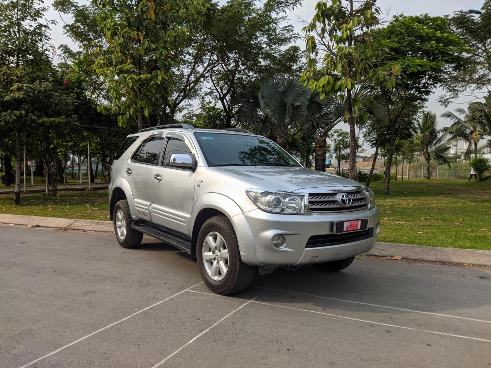 Toyota Fortuner 2.5G 2011 - Cần bán lại xe Toyota Fortuner 2.5G đời 2011, màu bạc, biển SG 