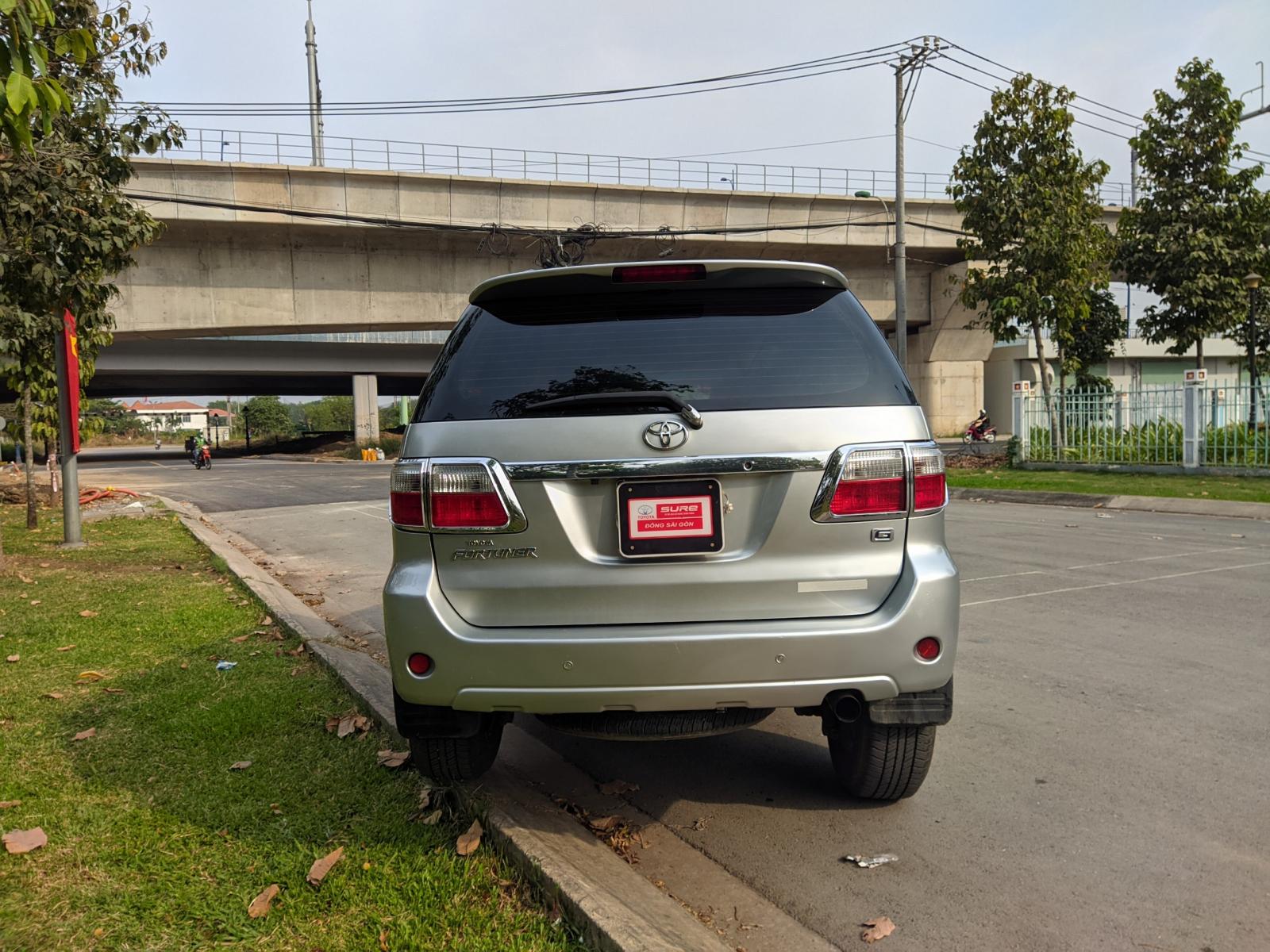 Toyota Fortuner 2.5G 2011 - Cần bán lại xe Toyota Fortuner 2.5G đời 2011, màu bạc, biển SG 