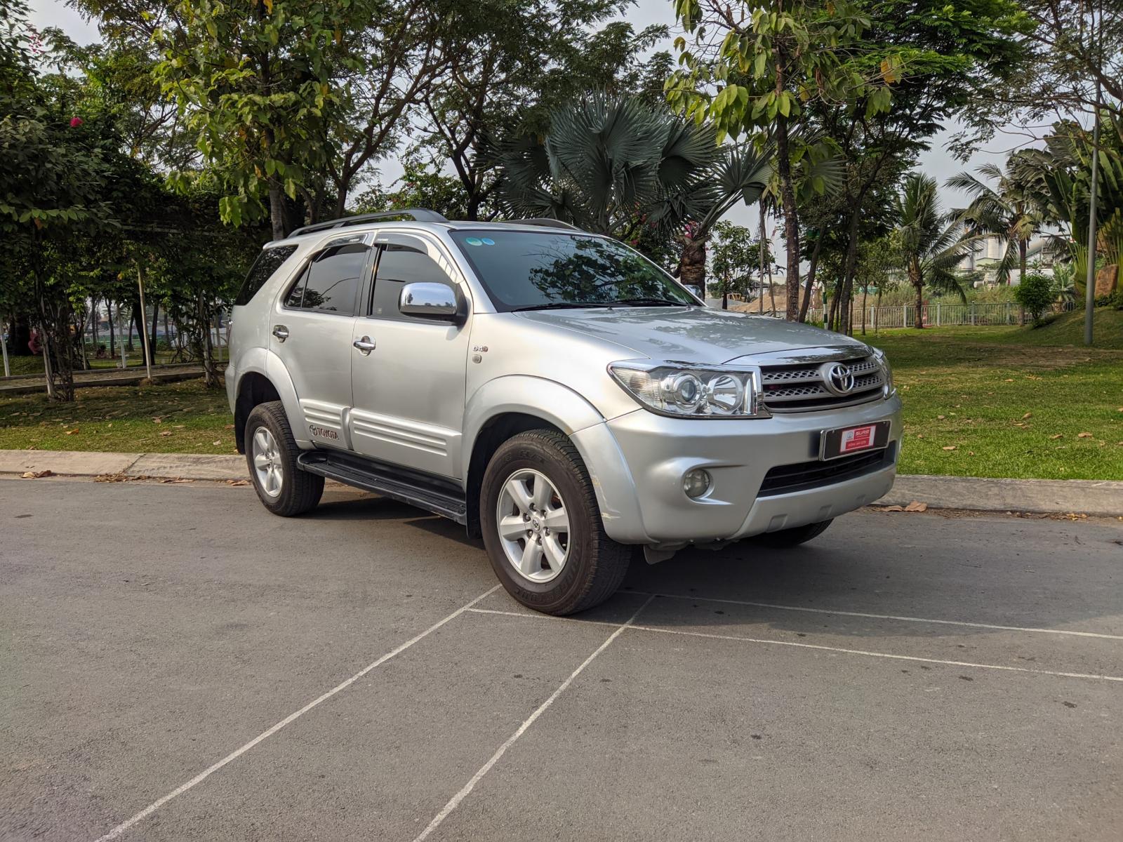 Toyota Fortuner 2.5G 2011 - Cần bán gấp Toyota Fortuner 2.5G đời 2011, màu bạc, giá ưu đãi