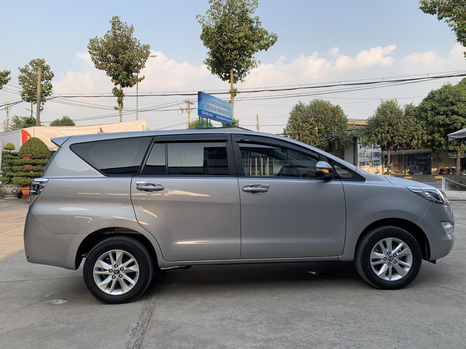 Toyota Innova 2.0E 2018 - Bán xe Toyota Innova 2.0E đời 2018, màu bạc, giá khuyến mãi