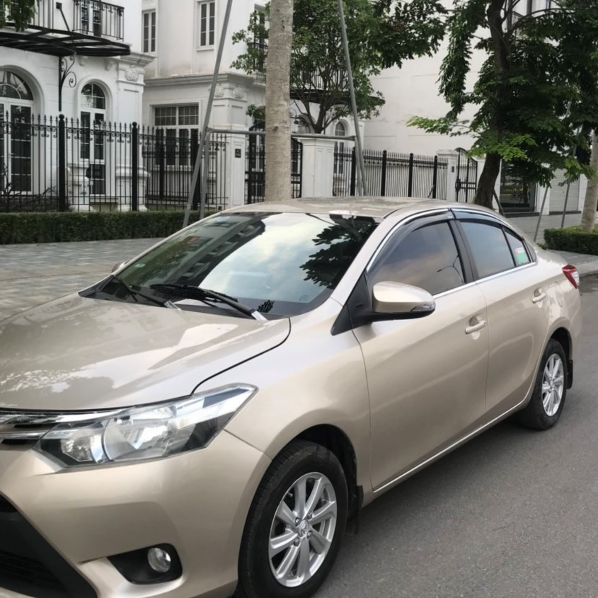 Toyota Vios E 2015 - Bán xe Toyota Vios màu cát, SX 2015, xe chính chủ cực đẹp