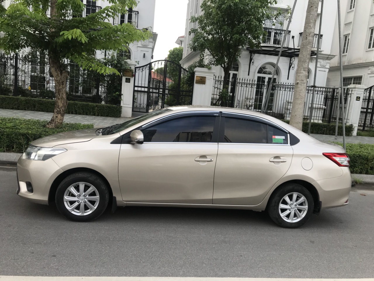 Toyota Vios E 2015 - Bán xe Toyota Vios E 2015, giá 288tr