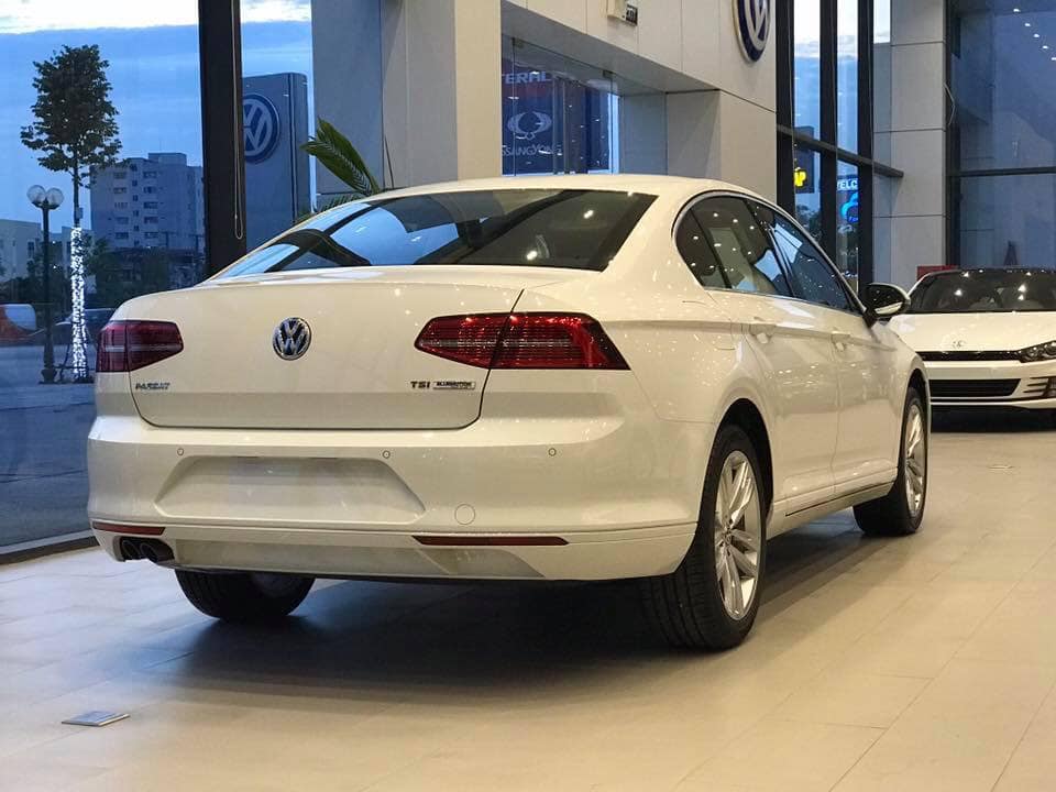 Volkswagen Passat 2018 - Volkswagen Passat Bluemotion High nhập khẩu nguyên chiếc, tặng 100% lệ phí trước bạ trong tháng 4